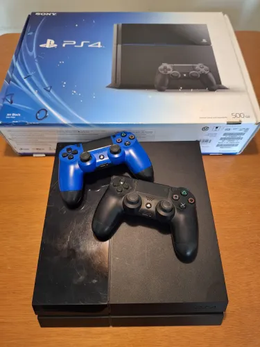 PS4 DESBLOQUEADO + 2 CONTROLES
