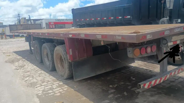 Carreta porta container