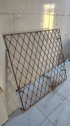 Vendo está grande pra janela tem 146cm por 135cm leia a descrição do anúncio.
