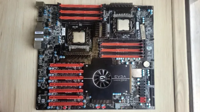 placa mae EVGA CLASSIFIED SR-2 + 2 xeon x5660
