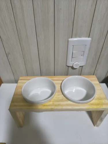 Potes de cerâmica com base para pets