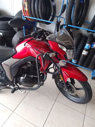 Moto único dono. Muito nova !