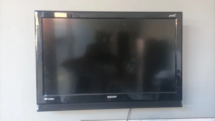 TELEVISÃO COM DEFEITO 32"POLEGADAS 