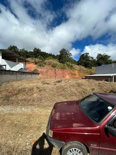 Lote 300 m2 em Vargem Alta - ES