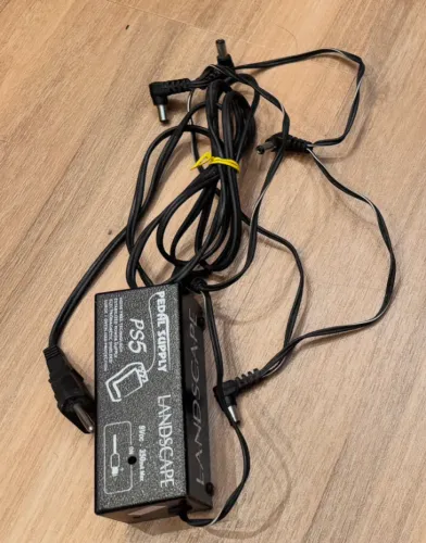 Fonte Landscape PS5 com 5 saídas para pedais de guitarra/baixo