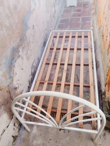 Cama solteiro de FERRO (Entrego sem taxa)