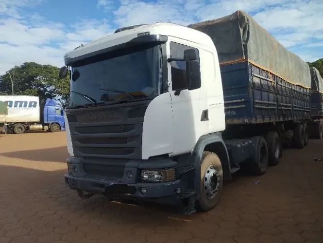 Vende-se caminhão Scania G440 A 6x4 2015
