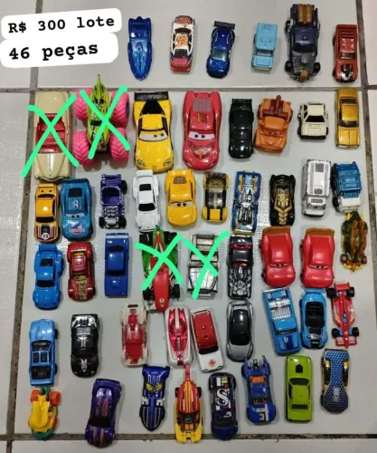Pista hot wheels + vários carros alguns não são hot wheels porém todos originais R$ 400