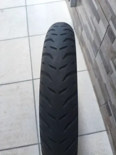 Pneu traseiro 100/90 18