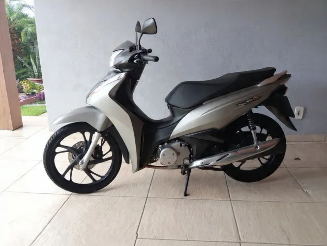 Honda Biz 2024 - 5.000 km - único dono