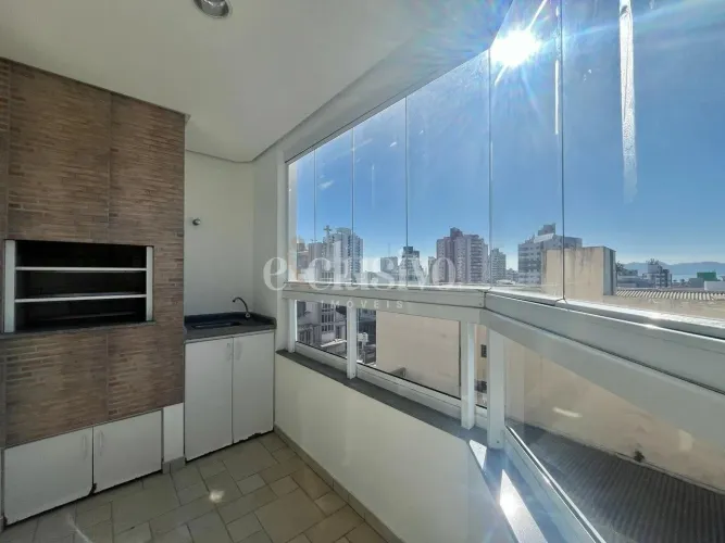 Amplo Apartamento de 3 dormitórios sendo 1 suíte, no bairro Estreito