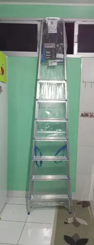 Vendo uma escada de alumínio 8 degraus nova embalada.