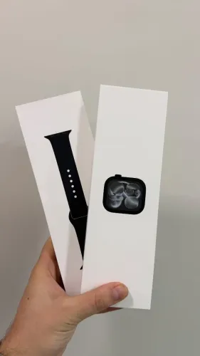 Apple Watch Series 11 - 42mm - GPS - Rose Gold / Jet Black / Space Gray - Novos e Lacrados