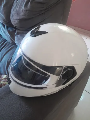 Capacete articulado