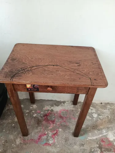 Mesa de madeira (75cm x 50cm