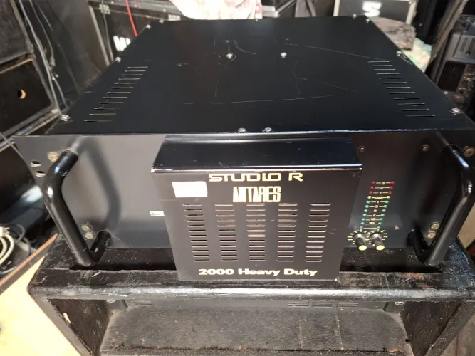 Amplificador de potência studio r Antares 2000