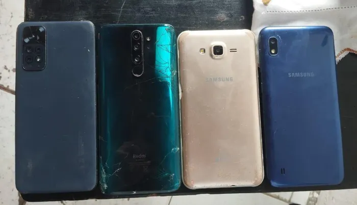 Vendo 4 celulares para retirada de peças