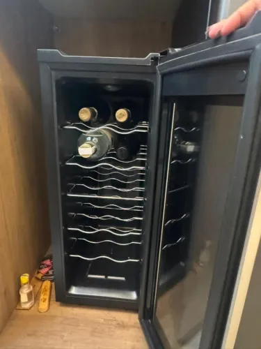 Adega MIDEA 10 garrafas