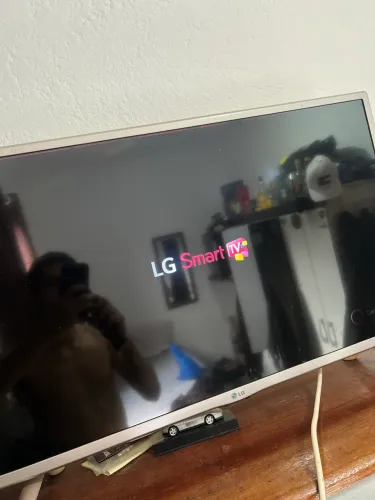 Tv LG 32 - cinza prata smart tv, leia à descrição!