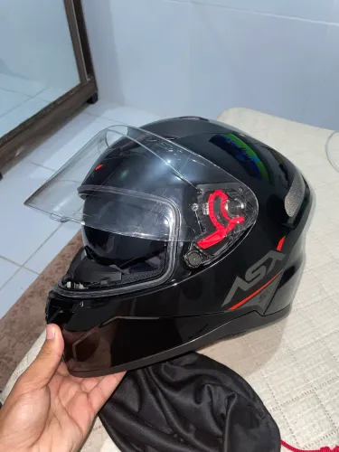 Vendo capacete asx preto brilhante nunca usado!