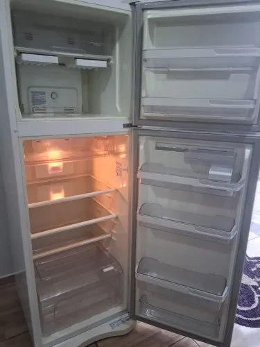 Geladeira electrolux df42 frost free