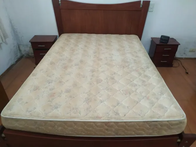 Cama de casal com colchão