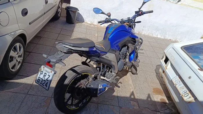 Fazer 250 com algumas avarias