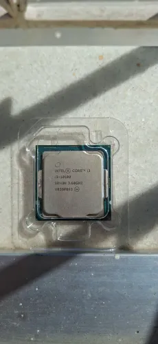 Processador Intel Core i3-10100 10ª Geração Com Vídeo Integrado + Cooler Box (usado)