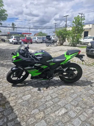 Kawasaki Ninja 300 Edição Limitada 2017 - Apenas 14.000 km