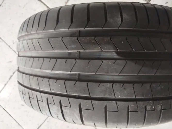 1 pneu semi novo 275/35-19 Pirelli
