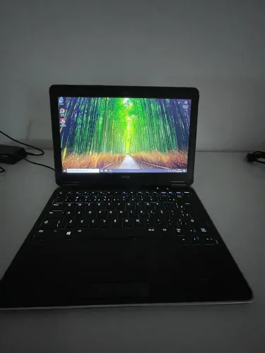 Dell Latitude E7240 | Intel Core i7 | 8GB RAM | SSD 256GB