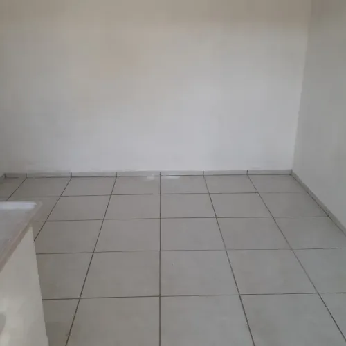 Alugo quarto com água e luz 600,00