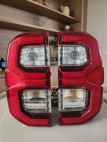 Lanternas para hilux semi novas plug-in original.