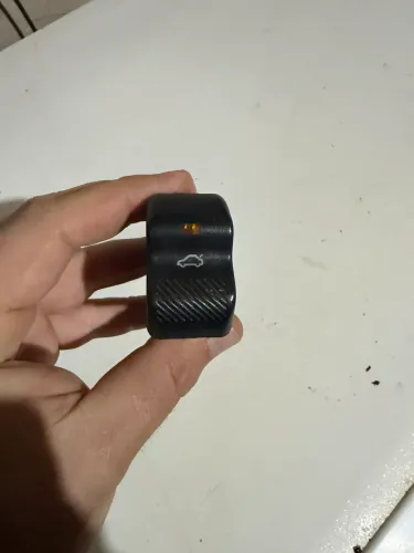 Botão abertura porta malas gol Parati bola