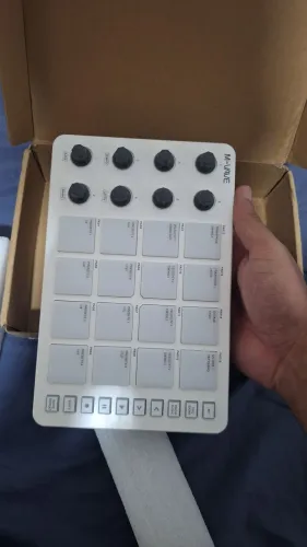 Teclado MIDI Sem Fio M-Vave SMC-PAD 16 Pads Branco Conexão BT Integrada