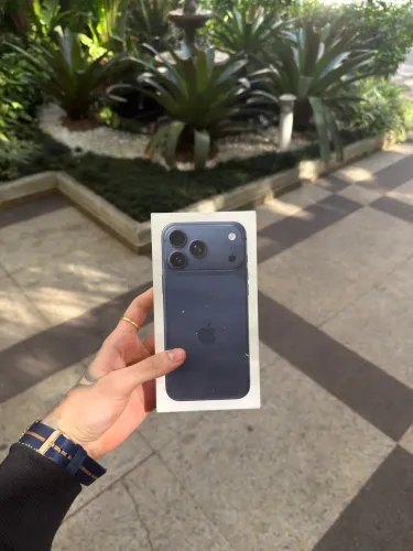 iPhone 17 pro Max lacrado