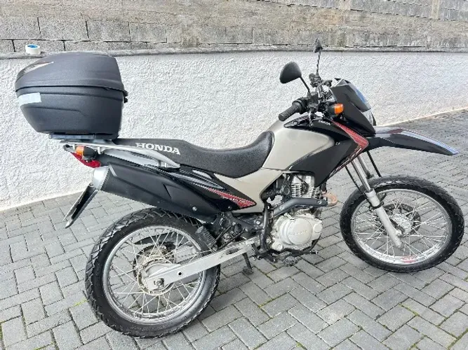 Bros 150 ESD com partida elétrica.