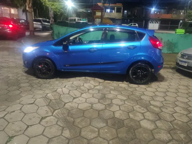 Ford Fiesta SE 1.6 8V Flex 5P 2014