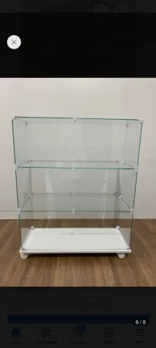 Balcão de vidro conservado
