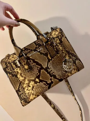 Bolsa Michael Kors Média e Curta no couro Python