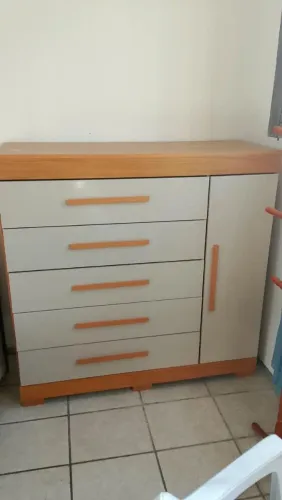Cômoda semi nova