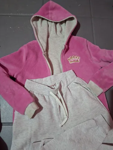 Muitas roupss de menina tamanho 8 e 10 valor a combinar nao cabe todas as fotos aqui