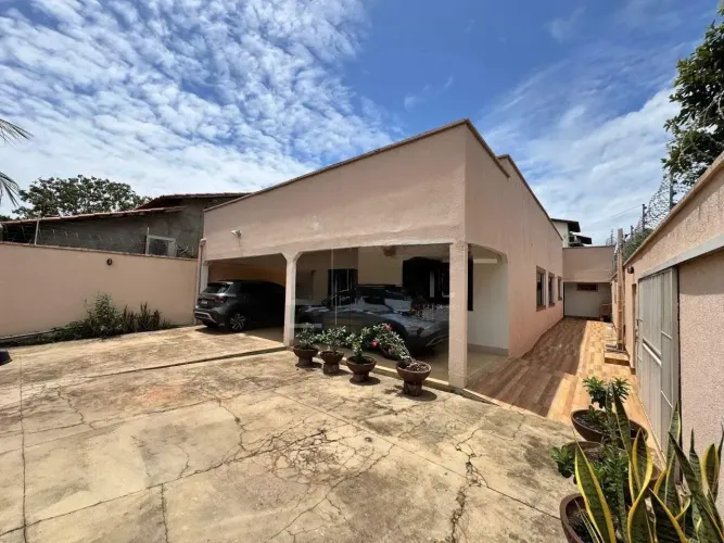 CASA EXCLUSIVA À VENDA - CONFORTO, ESPAÇO E TECNOLOGIA