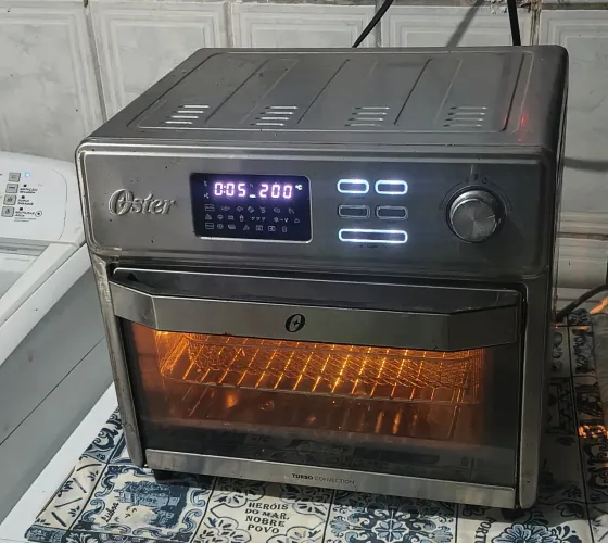 Forno elétrico e Airfryer Oster 25 lts
