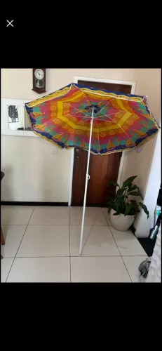 Guarda Sol 1.80 diâmetro com filtro solar ! Cabe 4 adultos ! Intacto usado 1 viagem