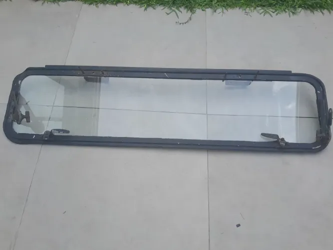 Vidro e quadro jeep antigo