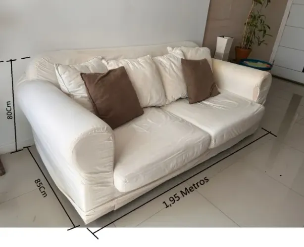 Sofá Eugene com capa 3 Lugares 1,95 Metros comprimento; 85Cm profundidade;80Cm altura.