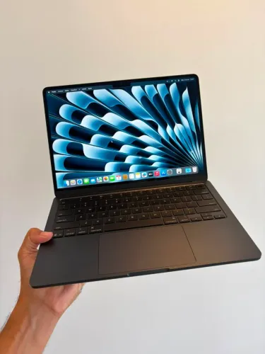 MacBook Air M4 13.6" 16GB 256SSD na garantia Apple até março 2027.