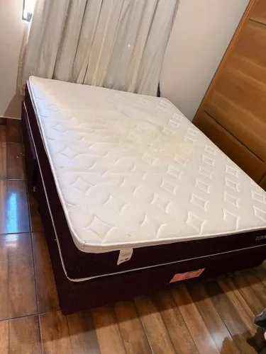 Cama de casal Queen