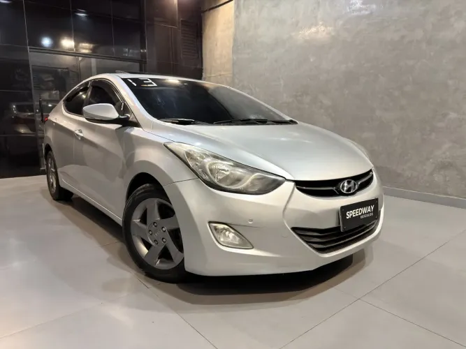 Hyundai Elantra GLS 1.8 16V Aut. 2013